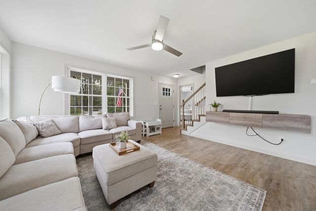 10 Colburn Road, New Boston, NH 03070