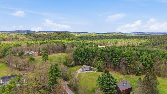 10 Colburn Road, New Boston, NH 03070