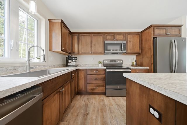 10 Colburn Road, New Boston, NH 03070