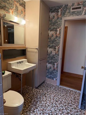 3921 Madison Avenue, Greensboro, NC 27410