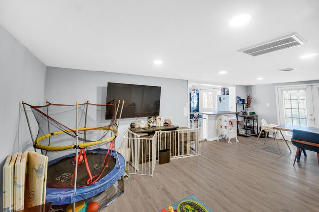 3614 W 79th Place, Merrillville, IN 46410