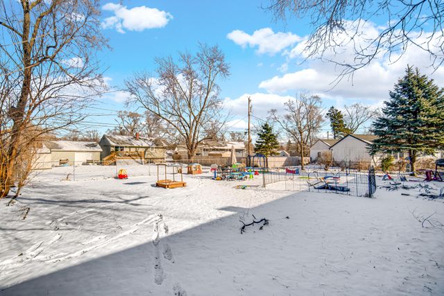 3614 W 79th Place, Merrillville, IN 46410