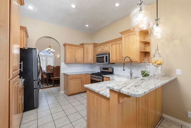 2520 W Arlington Street, Springfield, MO 65810