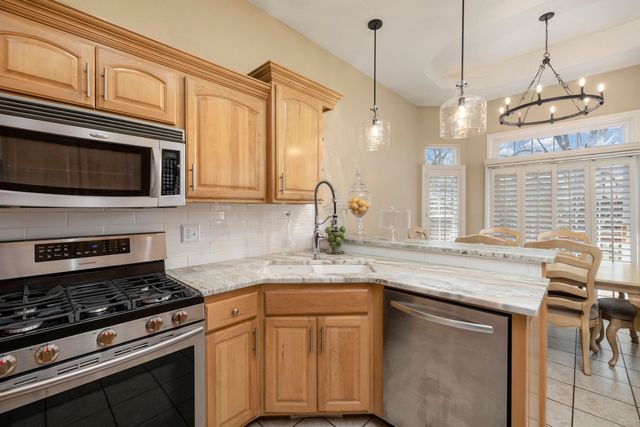 2520 W Arlington Street, Springfield, MO 65810