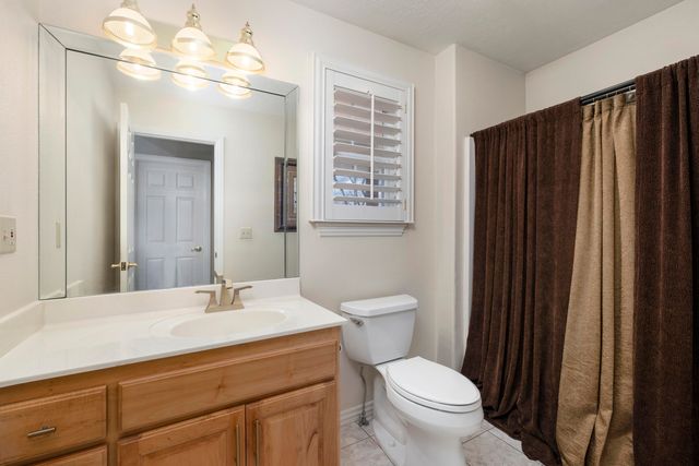 2520 W Arlington Street, Springfield, MO 65810