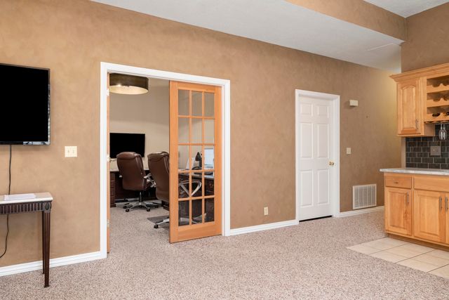 2520 W Arlington Street, Springfield, MO 65810