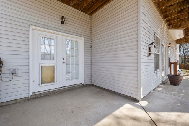 2520 W Arlington Street, Springfield, MO 65810