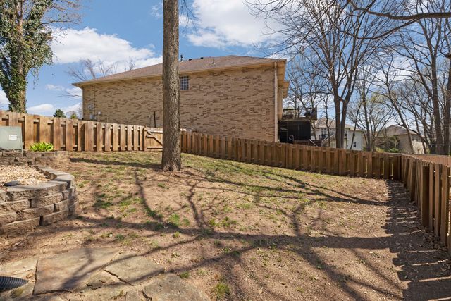 2520 W Arlington Street, Springfield, MO 65810