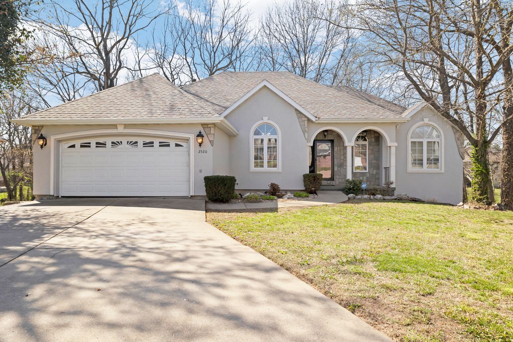 2520 W Arlington Street, Springfield, MO 65810