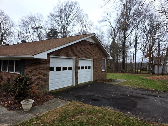 1085 Brown Road, King, NC 27021