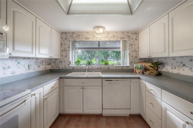 4206 GOLF CLUB LANE, Tampa, FL 33618