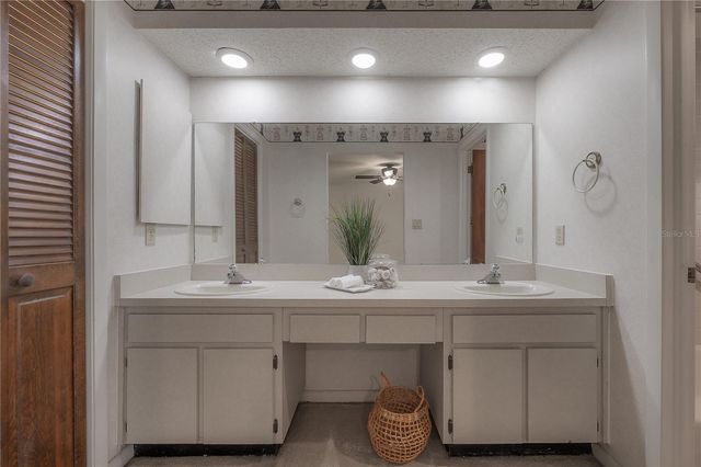 4206 GOLF CLUB LANE, Tampa, FL 33618