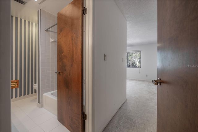 4206 GOLF CLUB LANE, Tampa, FL 33618