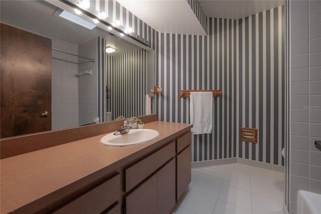 4206 GOLF CLUB LANE, Tampa, FL 33618