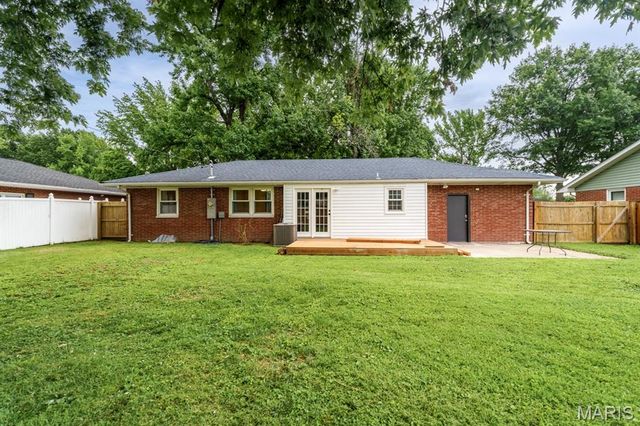 41 Riviera Drive, Granite City, IL 62040