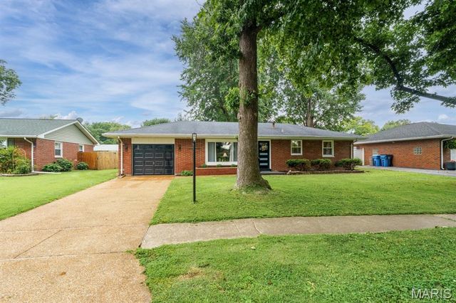 41 Riviera Drive, Granite City, IL 62040