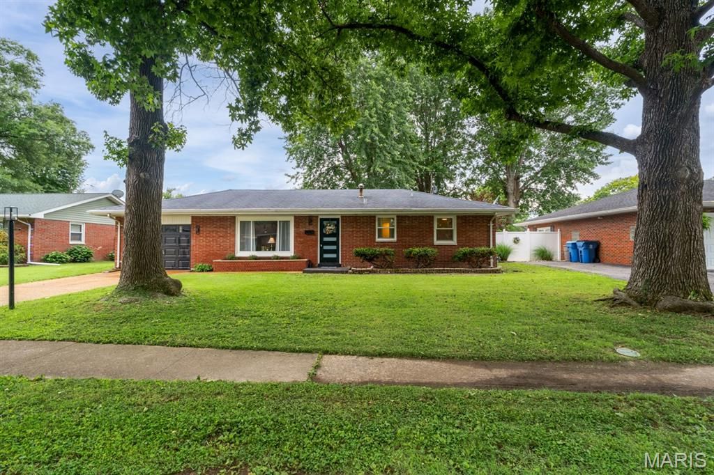 41 Riviera Drive, Granite City, IL 62040