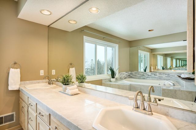 11709 Welters Way, Eden Prairie, MN 55347