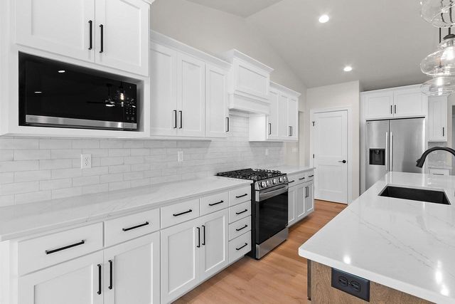 2761 STELOR DRIVE, Green Bay, WI 54311
