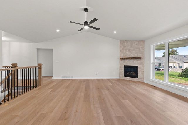 2761 STELOR DRIVE, Green Bay, WI 54311