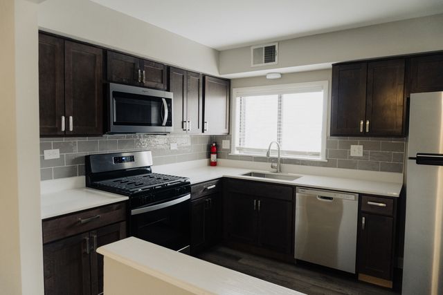 6034 N WOLCOTT Avenue 1W, Chicago, IL 60660