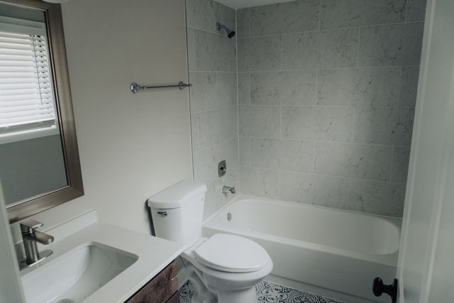 6034 N WOLCOTT Avenue 1W, Chicago, IL 60660