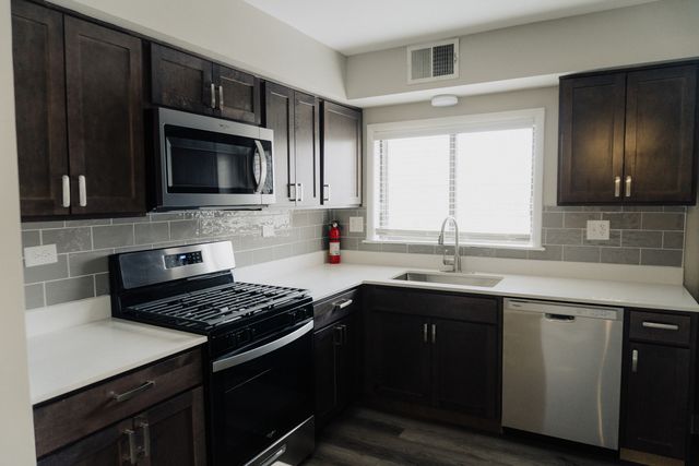 6034 N WOLCOTT Avenue 1W, Chicago, IL 60660