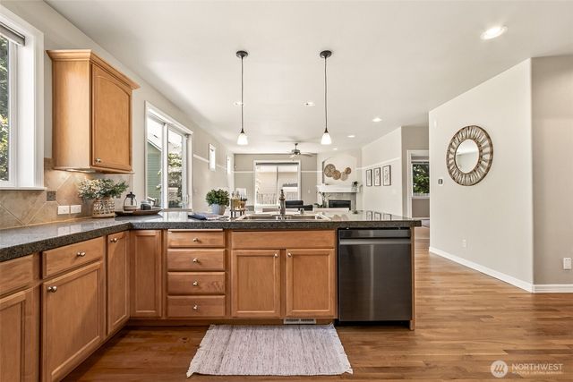 23323 SE 284th Street, Maple Valley, WA 98038