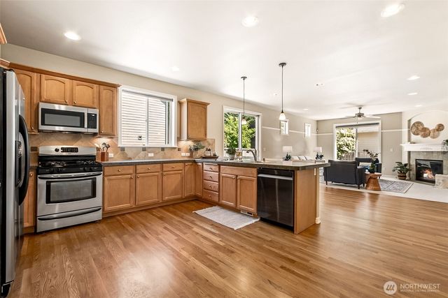 23323 SE 284th Street, Maple Valley, WA 98038