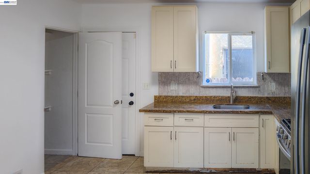 1601 79th avenue, Oakland, CA 94621