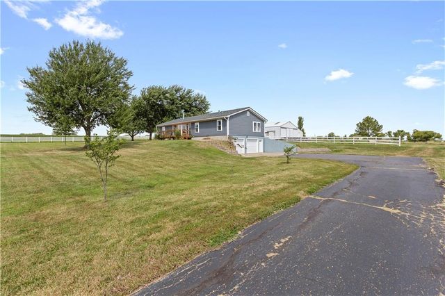 15038 Fairmount Road, Basehor, KS 66007