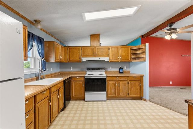 15038 Fairmount Road, Basehor, KS 66007