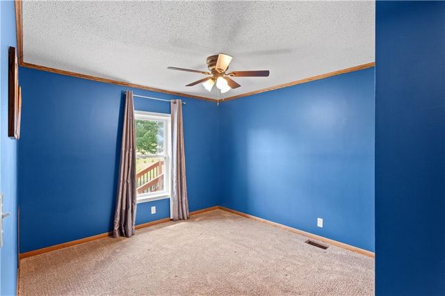 15038 Fairmount Road, Basehor, KS 66007