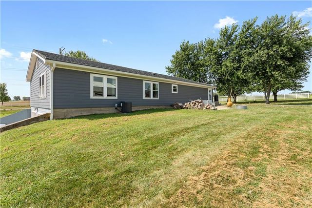 15038 Fairmount Road, Basehor, KS 66007