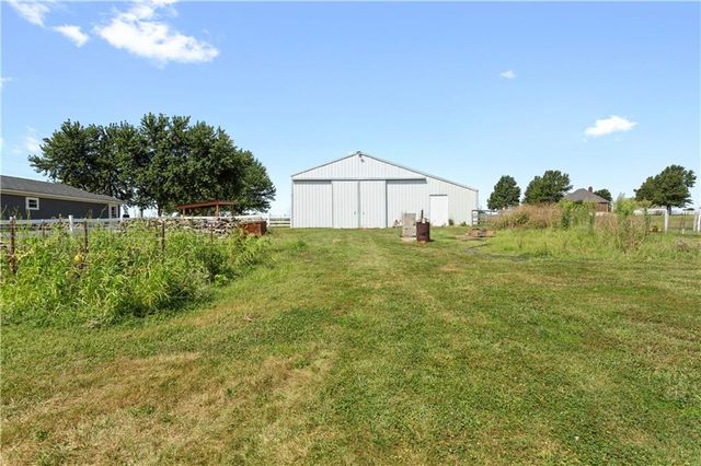 15038 Fairmount Road, Basehor, KS 66007