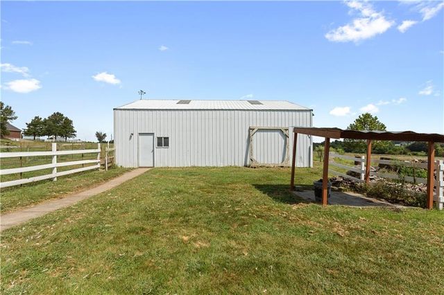 15038 Fairmount Road, Basehor, KS 66007