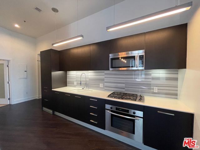 727 W 7th Street 1115, Los Angeles, CA 90017