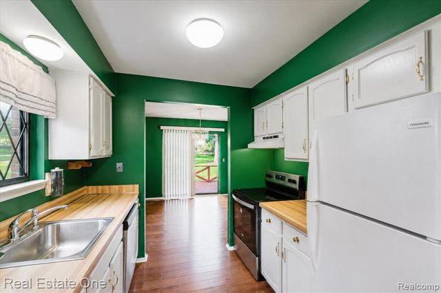 1918 Allenway Court 110, Rochester, MI 48309