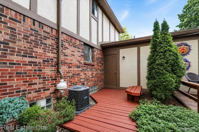 1918 Allenway Court 110, Rochester, MI 48309