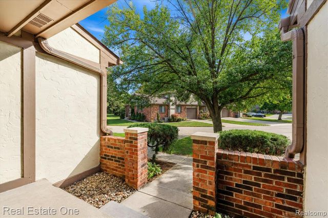 1918 Allenway Court 110, Rochester, MI 48309