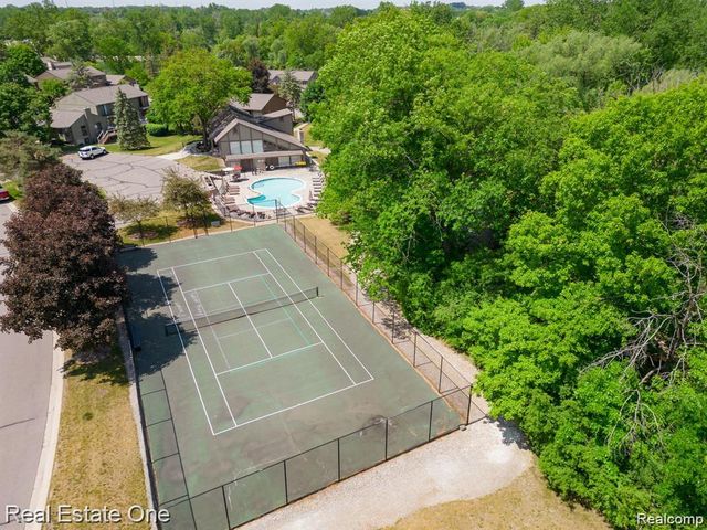 1918 Allenway Court 110, Rochester, MI 48309