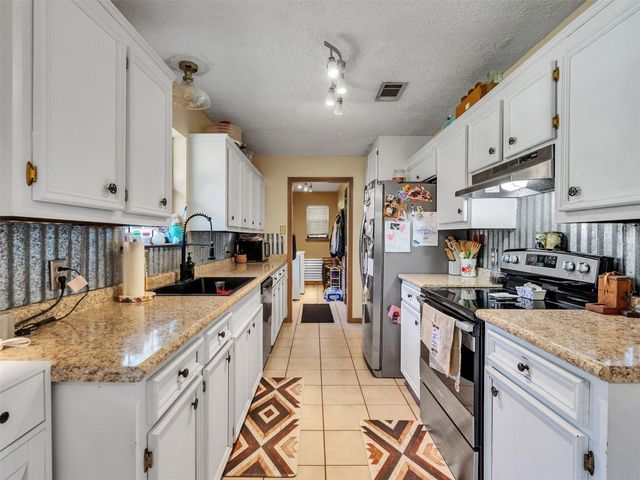 57 County Road 2296, Cleveland, TX 77327