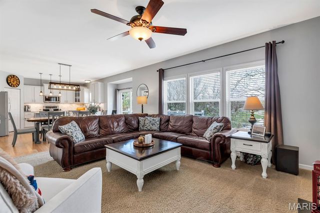 157 Brighton Park Drive, St Charles, MO 63303