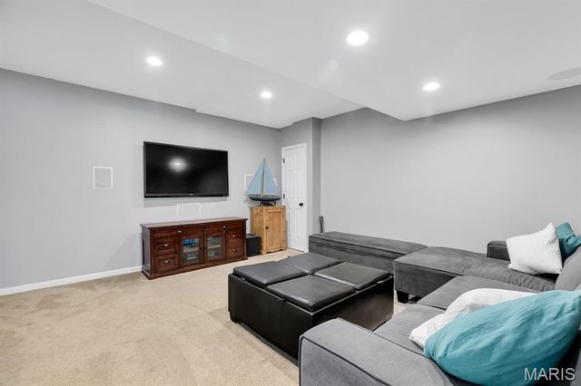 157 Brighton Park Drive, St Charles, MO 63303