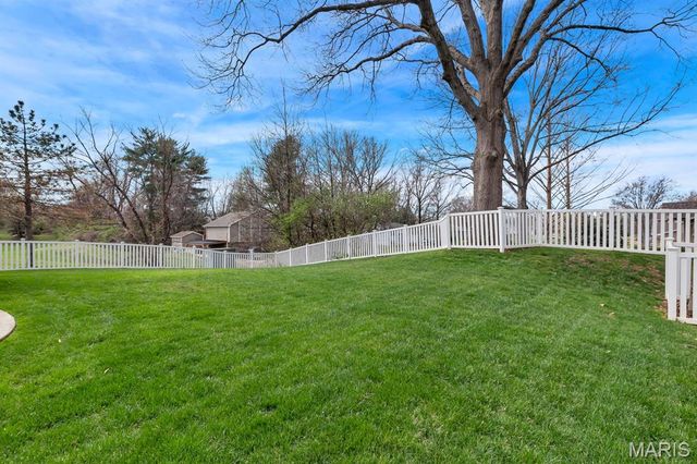 157 Brighton Park Drive, St Charles, MO 63303