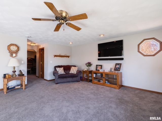 114 CLEARVIEW Drive, Pekin, IL 61554
