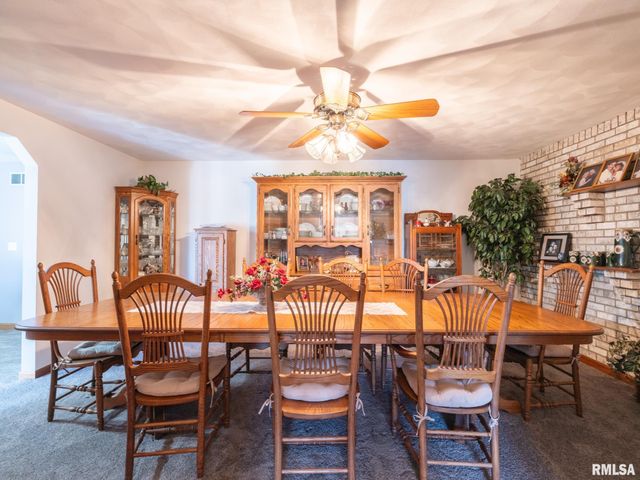 114 CLEARVIEW Drive, Pekin, IL 61554