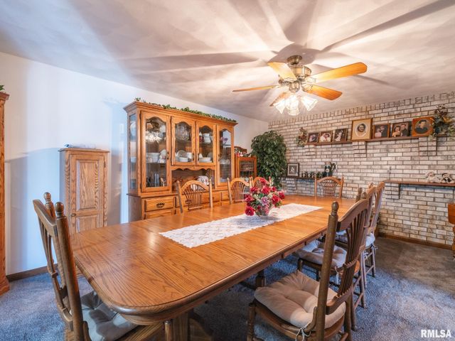 114 CLEARVIEW Drive, Pekin, IL 61554