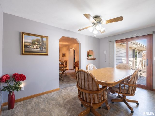 114 CLEARVIEW Drive, Pekin, IL 61554
