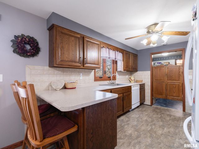 114 CLEARVIEW Drive, Pekin, IL 61554